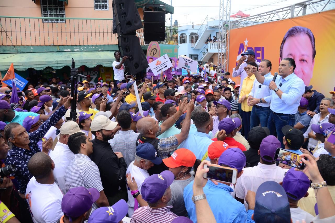 PLD con su candidato a alcalde Luis Alberto se moviliza durante este ...