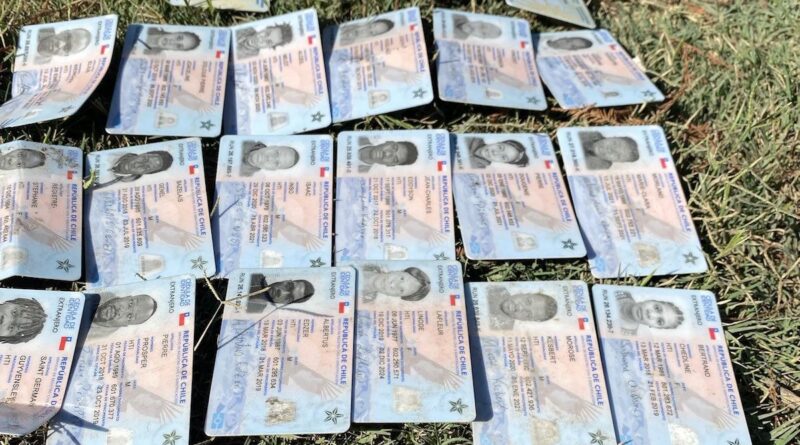 Apresado hombre se hacía pasar por agente de Migración para vender carnets falsos a indocumentados haitianos