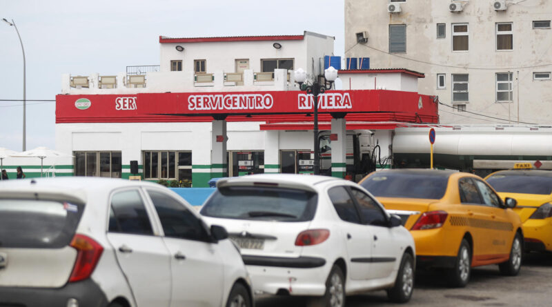 Cuba subirá el precio de los combustibles y acabará con el subsidio universal a la canasta básica