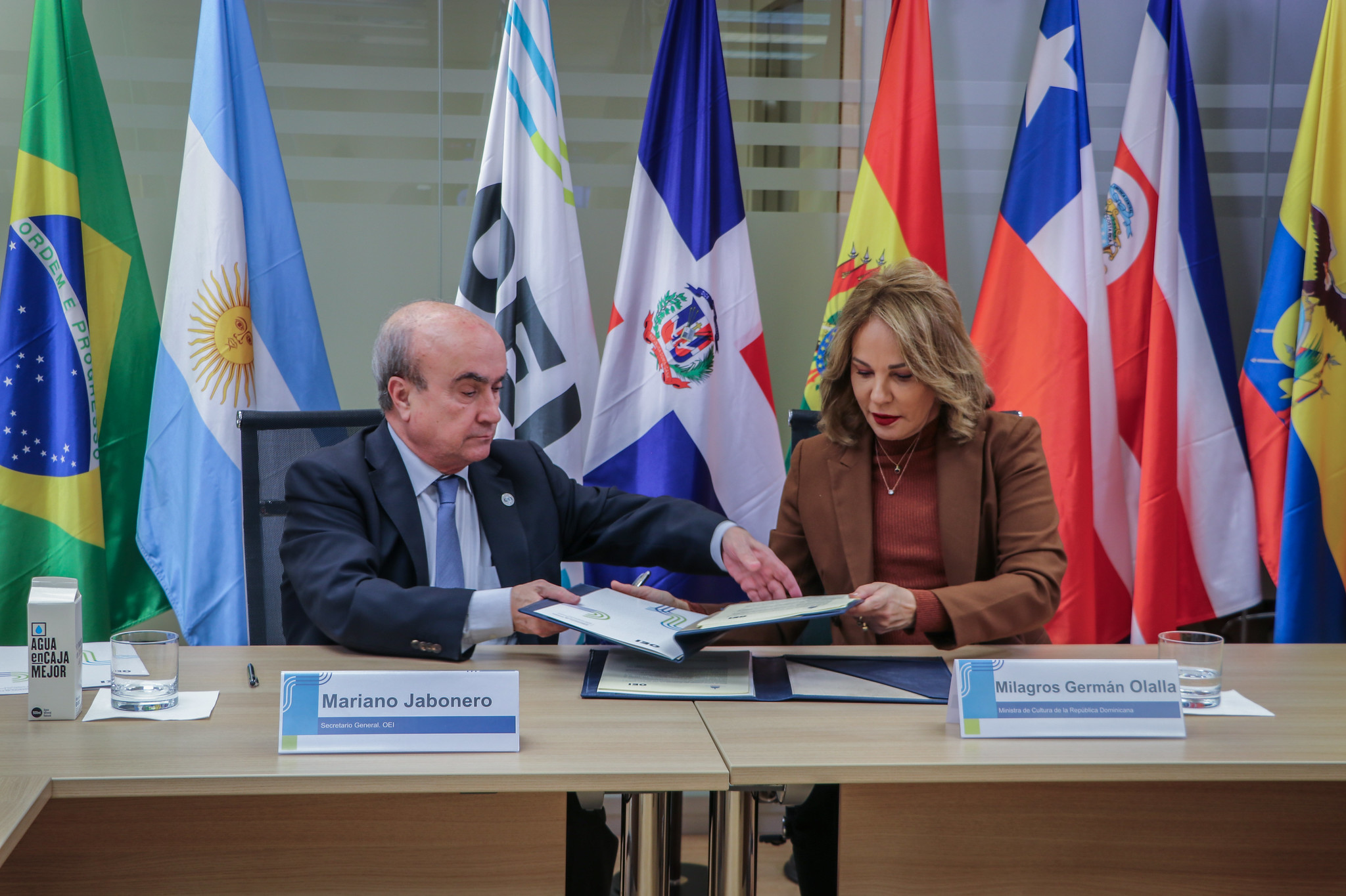 RD y la OEI firman un acuerdo para impulsar la economía creativa ...