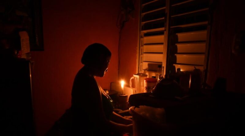 Miles de personas sin luz en RD a causa de los efectos del huracán Beryl
