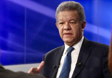 Expresidente dominicano defiende a Trump: Cualquier país tiene derecho soberano a deportar