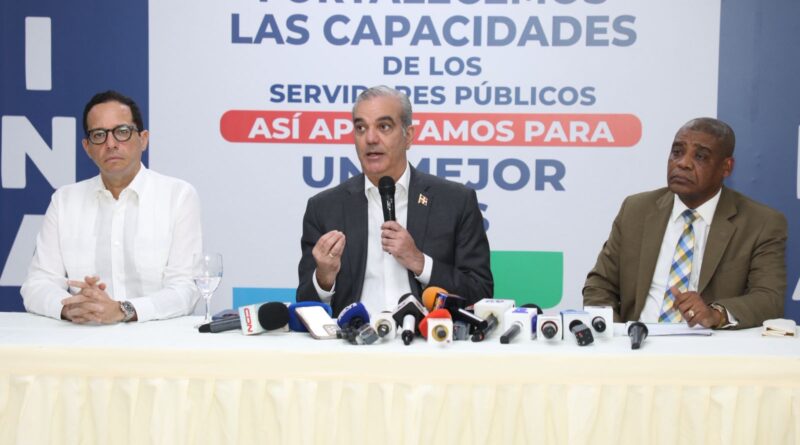 Abinader visita el INAP y anuncia ampliación histórica de maestrías para la profesionalización del servicio público Abinader visita el INAP y anuncia ampliación histórica de maestrías para la profesionalización del servicio público