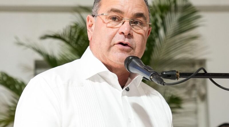 Ministro de Agricultura llama a productores a no dejarle todo a la naturaleza y apostar por la tecnología y la mecanización