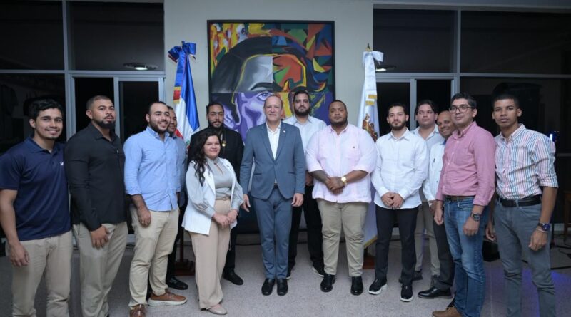 Alcaldía de Santiago reconoce a 11 jóvenes postulados al Premio Juventud 2026