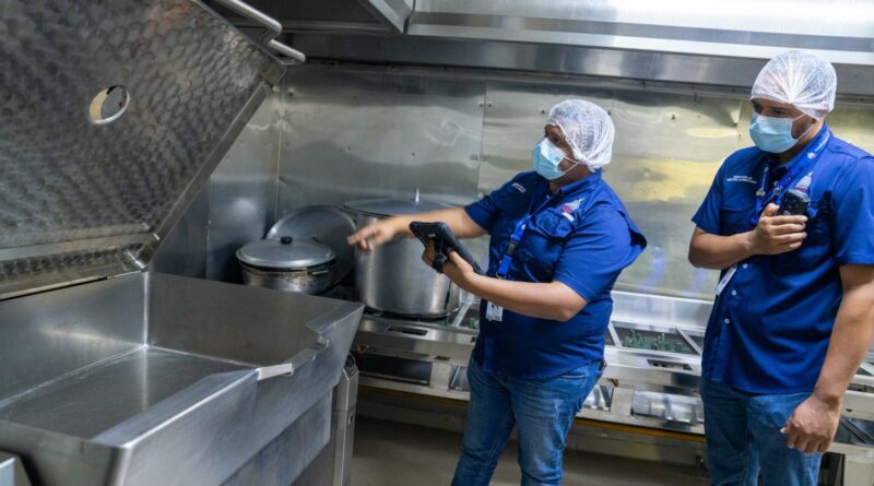 INABIE refuerza transparencia en licitaciones del almuerzo escolar con el uso de equipos tecnológicos