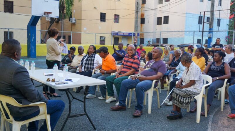 Fiscalía del DN imparte charla de prevención de la violencia en Villa Consuelo