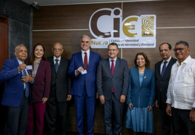 Miembros del PRSD reciben su nueva cédula de identidad y electoral Miembros del PRSD reciben su nueva cédula de identidad y electoral