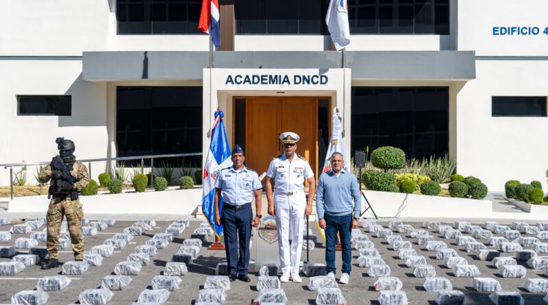 Arrestan seis hombres con cargamento de más de dos toneladas de presunta cocaína Arrestan seis hombres con cargamento de más de dos toneladas de presunta cocaína