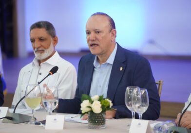 Alcalde Ulises Rodríguez respalda instalación de la Mesa de los Cinco Pilares y reafirma compromiso de Santiago con la educación Alcalde Ulises Rodríguez respalda instalación de la Mesa de los Cinco Pilares y reafirma compromiso de Santiago con la educación