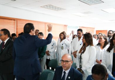 Ministro de Salud juramenta comité de Trasplante del Hospital Ney Arias Lora Ministro de Salud juramenta comité de Trasplante del Hospital Ney Arias Lora