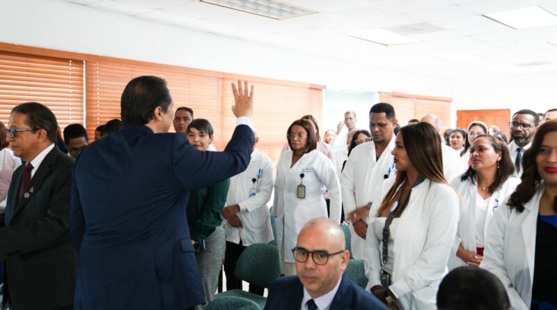 Ministro de Salud juramenta comité de Trasplante del Hospital Ney Arias Lora Ministro de Salud juramenta comité de Trasplante del Hospital Ney Arias Lora