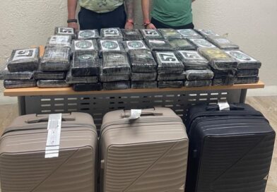 Arrestan a dos serbios e intervienen alijo de 75 paquetes de presunta cocaína