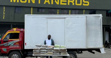 Ejército detiene hombre con 35 pacas de presunta marihuana ocultas en camión en San Juan de la Maguana