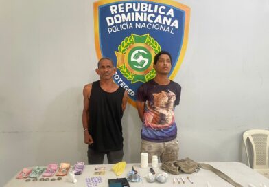 Policía ocupa drogas, balanza y dinero en efectivo durante operativo contra punto de venta en Matancitas, Nagua