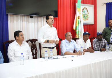 Wellington Arnaud y comunitarios coordinan operación nuevo acueducto de Navarrete