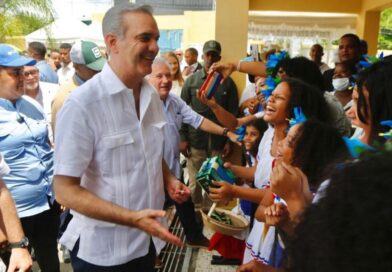 Abinader sostendrá conversatorio con estudiantes;  encabezará graduación de jóvenes del programa 14/24