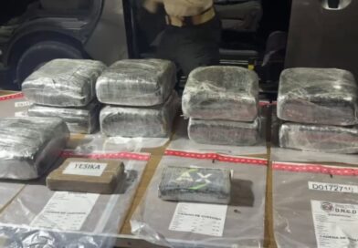 Arrestan raso con 90 libras de marihuana y dos paquetes de cocaína en Barahona Arrestan raso con 90 libras de marihuana y dos paquetes de cocaína en Barahona