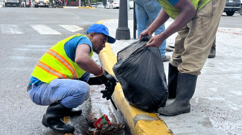 Alcaldía del DN intensifica trabajos preventivos para contrarrestar efectos de las lluvias Alcaldía del DN intensifica trabajos preventivos para contrarrestar efectos de las lluvias