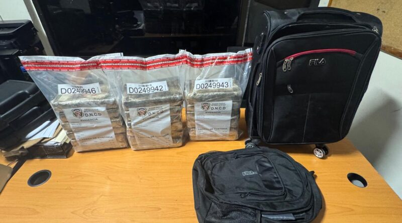 Apresan dos extranjeros con 37 paquetes de presunta cocaína