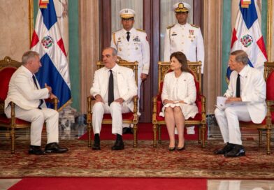 Abinader recibe cartas credenciales de seis nuevos embajadores