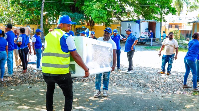 <a href="https://n.com.do/2026/04/10/gobierno-entrega-enseres-a-familias-afectadas-por-inundaciones/">Gobierno entrega enseres a familias afectadas por inundaciones</a>