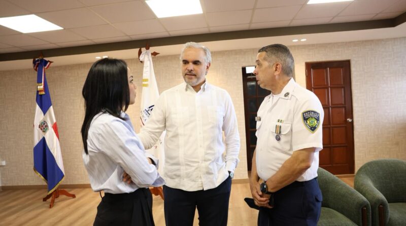 Ministro de Educación impulsa acciones para reforzar la seguridad en centros educativos de todo el país Ministro de Educación impulsa acciones para reforzar la seguridad en centros educativos de todo el país