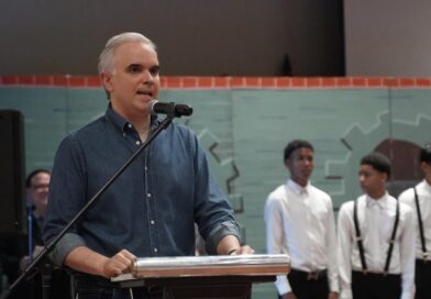 Luis Miguel De Camps encabeza Gala Regional de Arte en Santiago