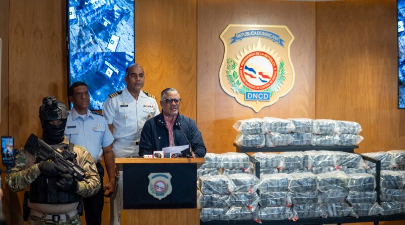 Autoridades decomisan 375 paquetes de cocaína en las costas de Baní