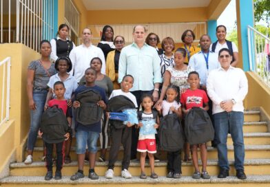 INABIE entrega útiles escolares a estudiantes afectados por lluvias