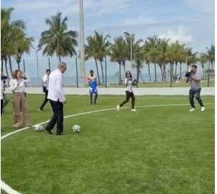 Abinader estrena cancha de fútbol en el Malecón Deportivo