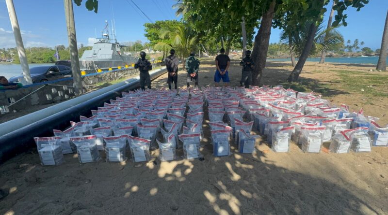 Incautan otro cargamento de 978 paquetes de presunta cocaína; tres venezolanos detenidos