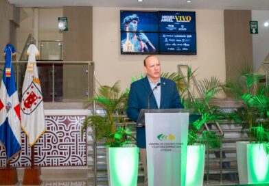 Inauguran exposición “Miguel Ángel Vivo” en Santiago