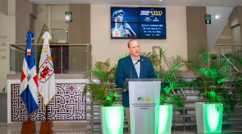 Inauguran exposición “Miguel Ángel Vivo” en Santiago