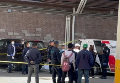 Un hombre muere tras caer desde el cuarto piso de una plaza comercial en la capital