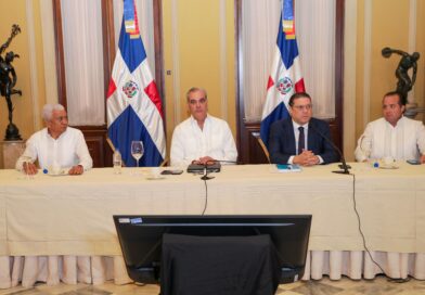 Gobierno dispone mesa permanente con transportistas para mitigar alza de combustibles y evitar aumentos en el pasaje