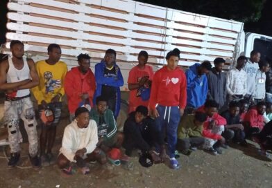 Ejército detiene hombre que ocultaba 24 haitianos indocumentados en un camión en San Juan de la Maguana