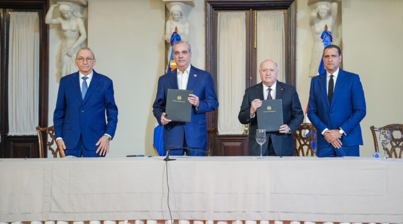 Abinader firma acuerdo de colaboración entre FINJUS y la Consultoría Jurídica del Poder Ejecutivo