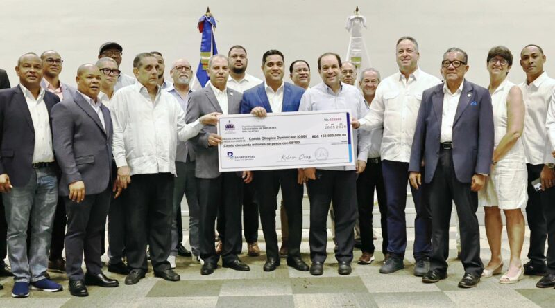 Kelvin Cruz completa entrega de RD$893 millones al COD para preparación de atletas rumbo a SDE