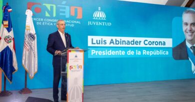 Abinader llama a los jóvenes a ser guardianes de la ética y se autodenomina presidente del Sistema Nacional de Ética Juvenil