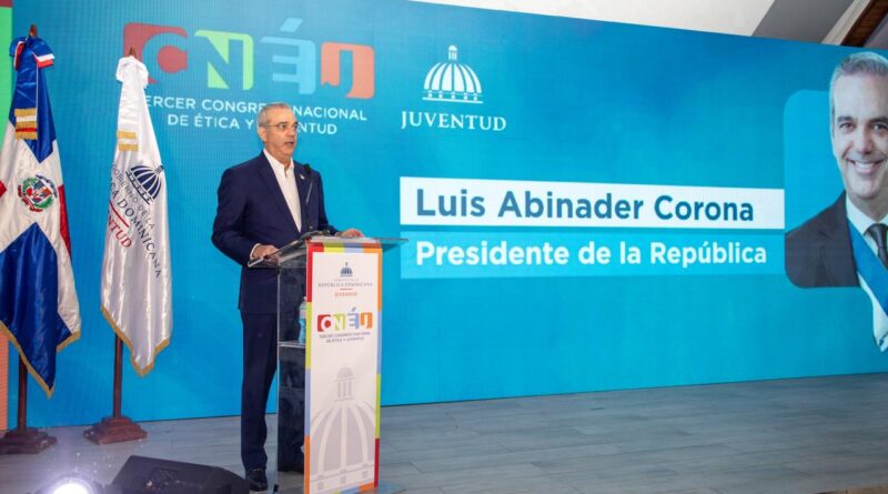 Abinader llama a los jóvenes a ser guardianes de la ética y se autodenomina presidente del Sistema Nacional de Ética Juvenil