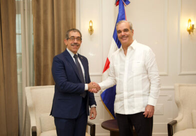 Abinader recibe al rector electo de la UASD, Asjana David