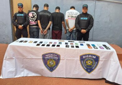 Policía desmantela estructura dedicada a comercializar celulares robados; apresa cuatro hombres y recupera 30 equipos