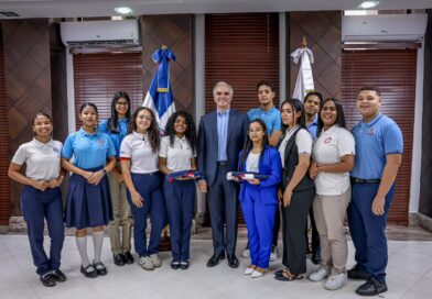 Estudiantes dominicanos representarán al país en Kenia y EE.UU. en programas internacionales de liderazgo y debate