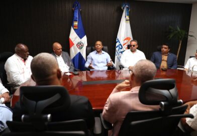 Transportistas respaldan al INTRANT, ratifican que no habrá aumento del pasaje y apoyan operativo de fiscalización en Santiago Transportistas respaldan al INTRANT, ratifican que no habrá aumento del pasaje y apoyan operativo de fiscalización en Santiago