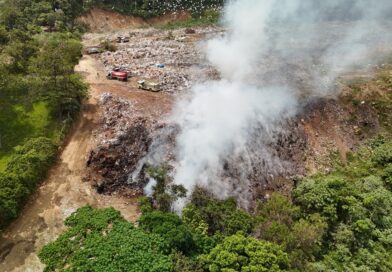 DO Sostenible y el Ayuntamiento realizan cierre técnico en el vertedero de Jarabacoa; incendio está casi extinguido
