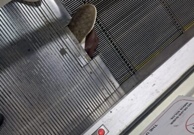 Un zapato avería una escalera mecánica en estación María Montez del metro de Santo Domingo Un zapato avería una escalera mecánica en estación María Montez del metro de Santo Domingo