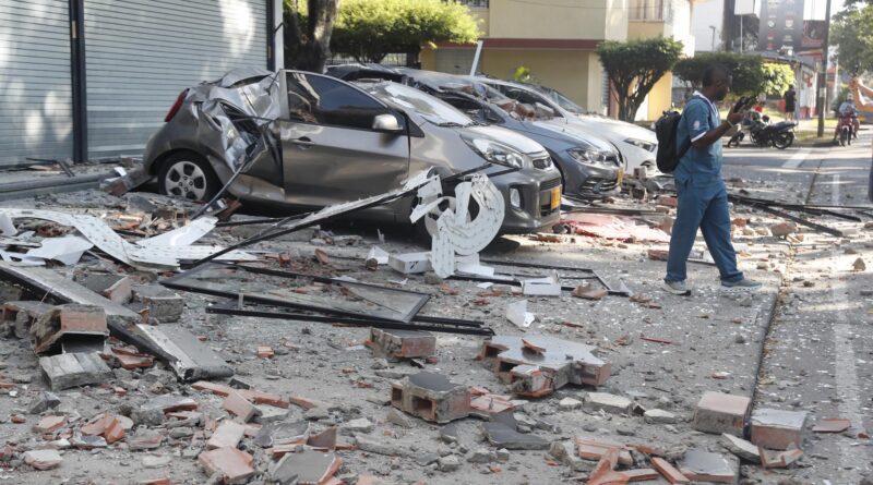Al menos 18 muertos en la ciudad colombiana de Pereira por el terremoto Al menos 18 muertos en la ciudad colombiana de Pereira por el terremoto
