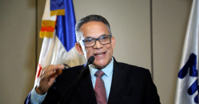Exministro Ventura Camejo renuncia a la candidatura de aspirante presidencial por el PLD