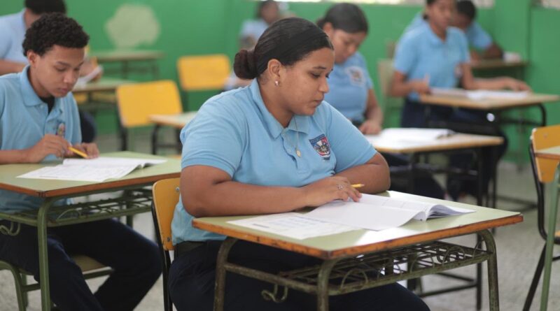Ministerio de Educación convoca a cerca de 28 mil estudiantes para la segunda convocatoria de las Pruebas Nacionales 2026 Ministerio de Educación convoca a cerca de 28 mil estudiantes para la segunda convocatoria de las Pruebas Nacionales 2026